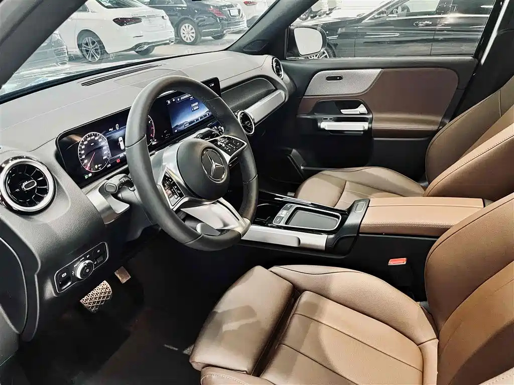 MERCEDES BENZ GLB 2024