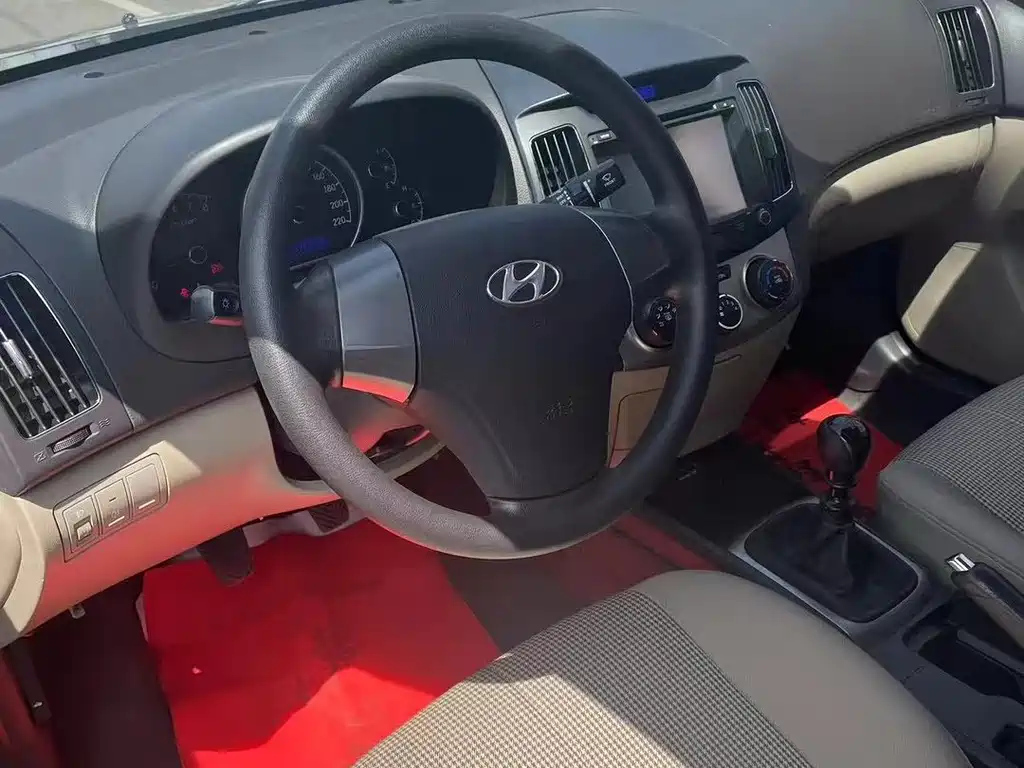 HYUNDAI CELESTA 2012