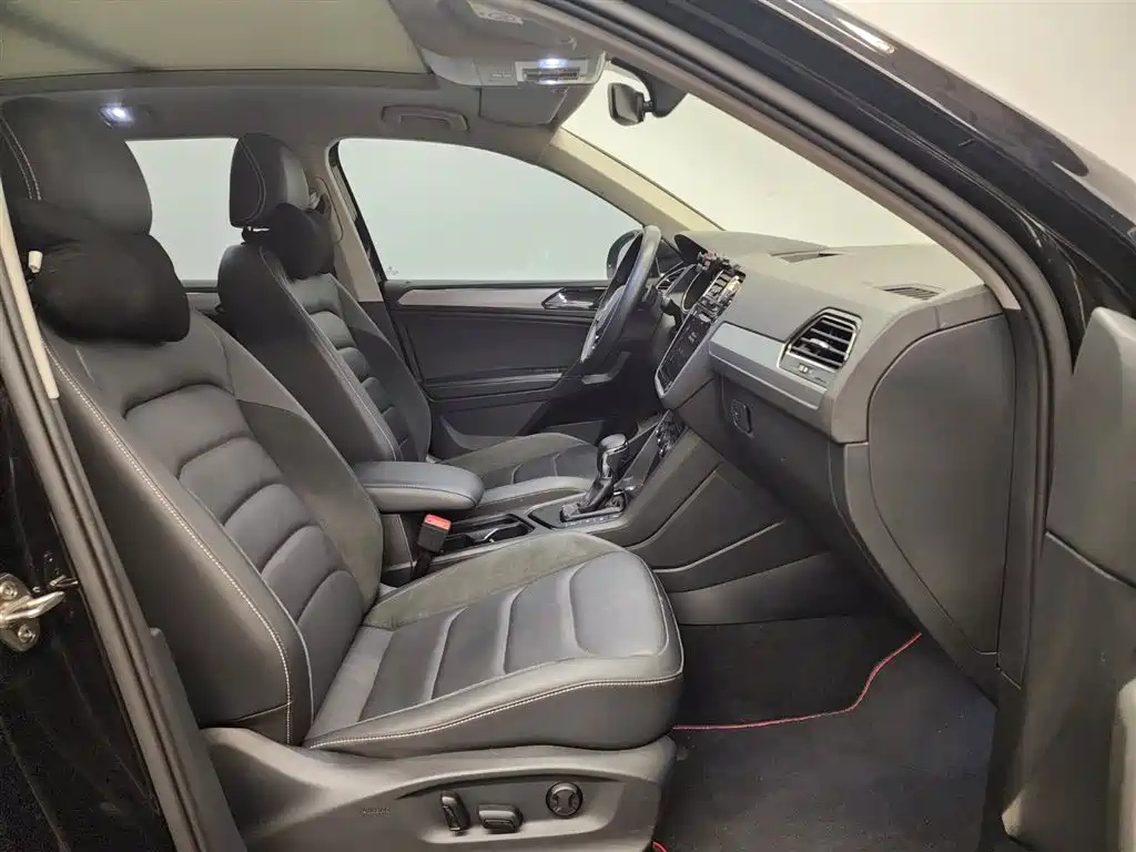 VOLKSWAGEN TIGUAN L 2020