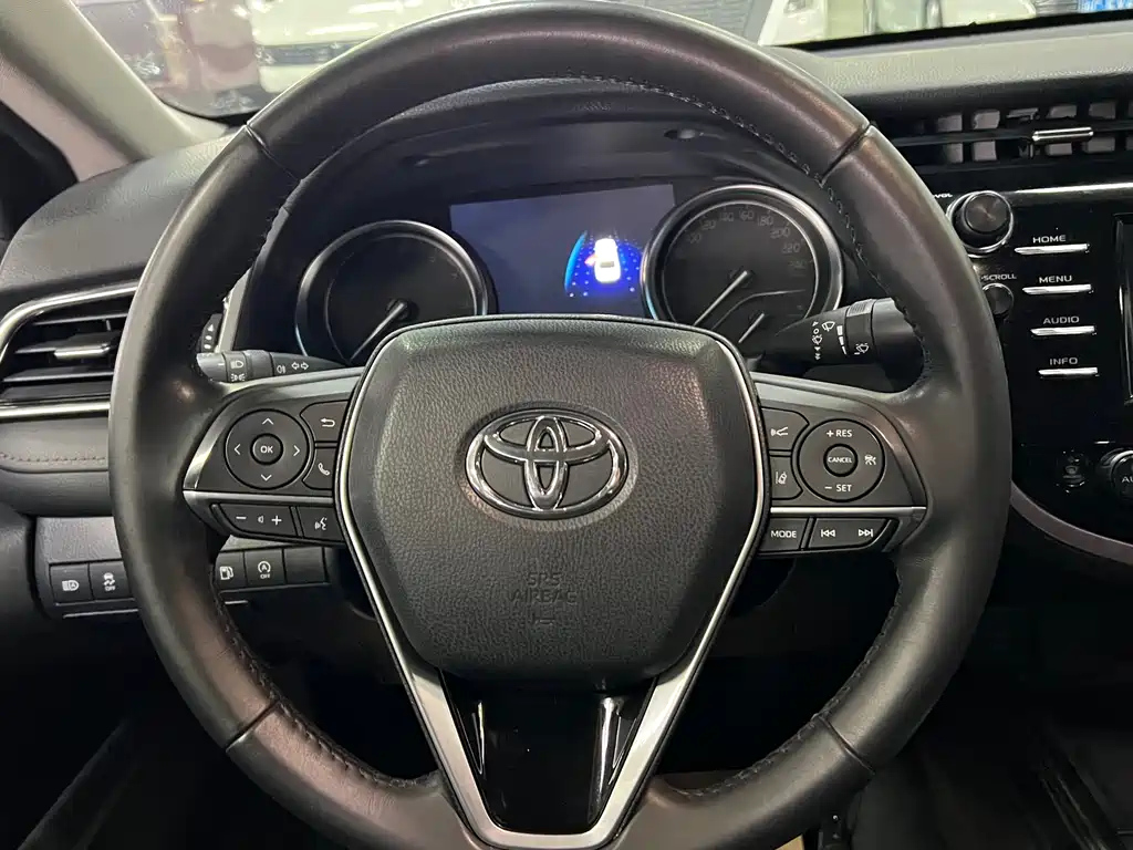 TOYOTA CAMRY 2018