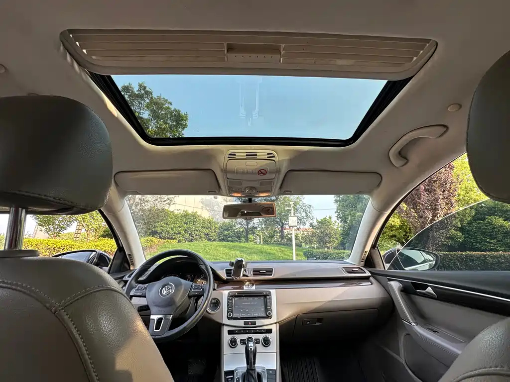 VOLKSWAGEN MAGOTAN 2012