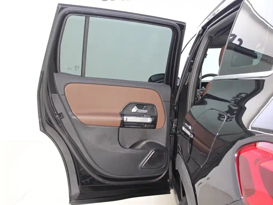 MERCEDES BENZ GLB 2023