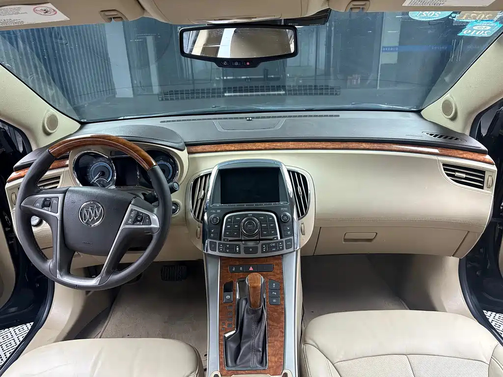 BUICK LACROSSE 2010