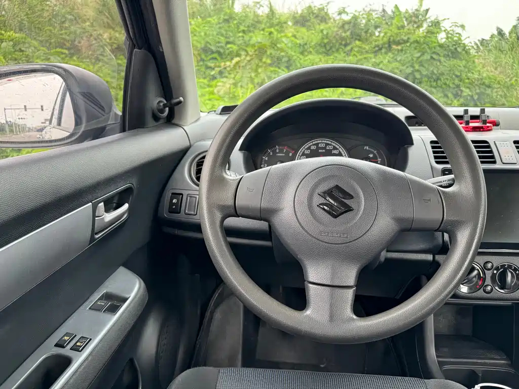 SUZUKI SWIFT 2009