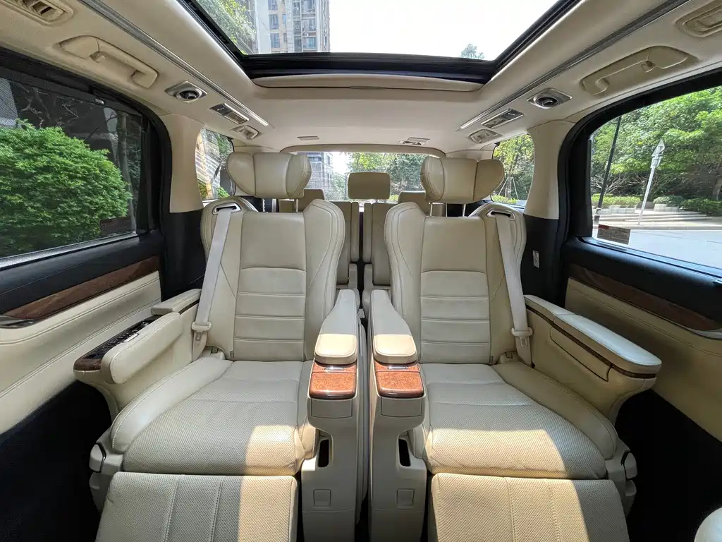 TOYOTA ALPHARD 2018