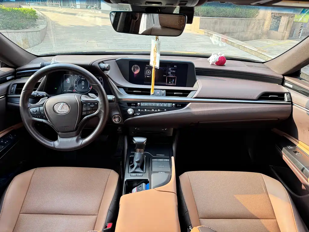LEXUS ES 2021