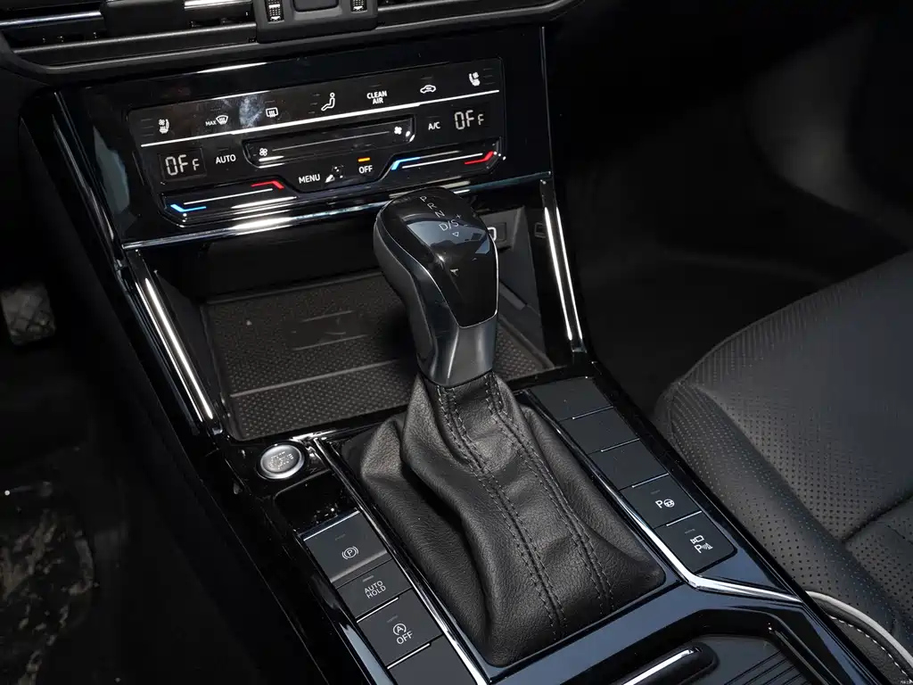 VOLKSWAGEN PASSAT 2023