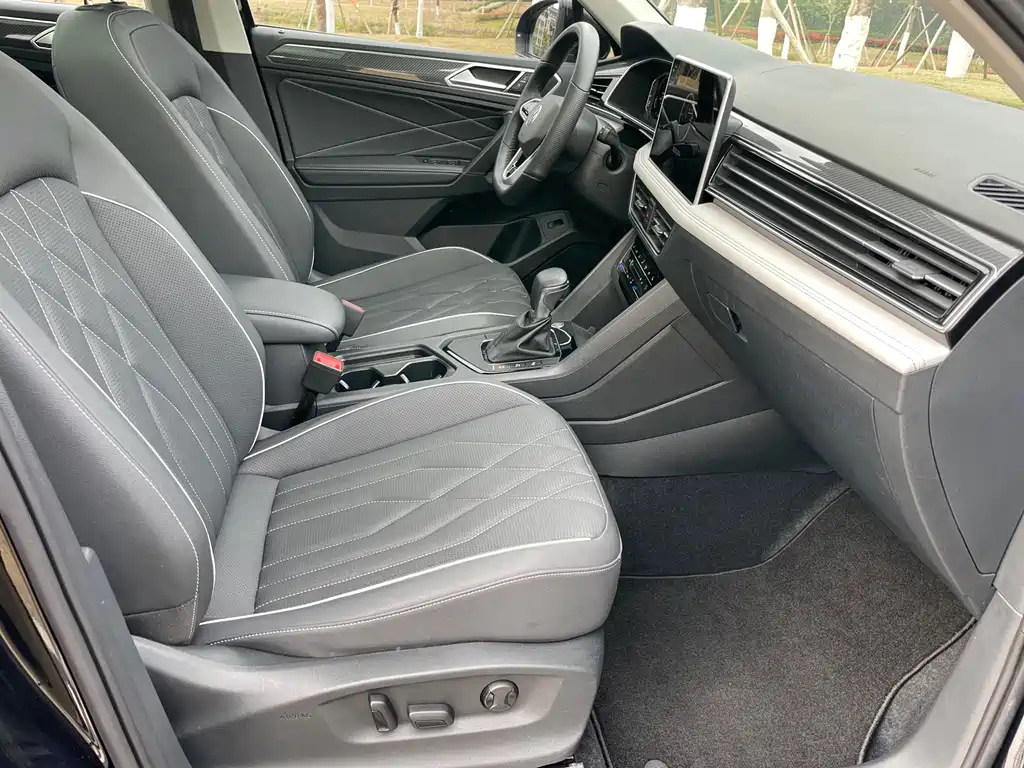 VOLKSWAGEN TIGUAN L 2022