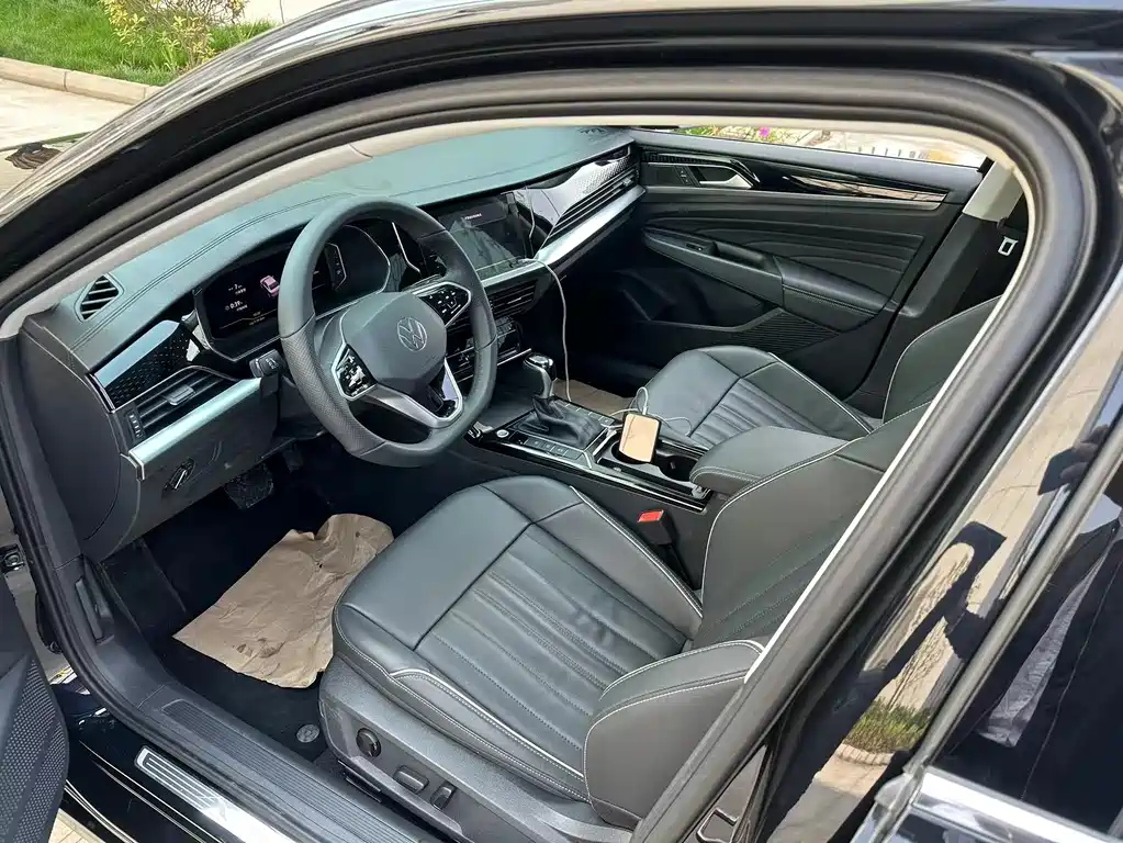VOLKSWAGEN PASSAT 2023