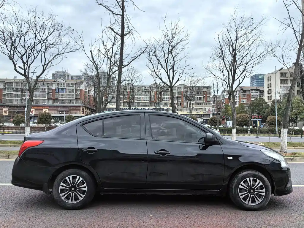 NISSAN SUNNY 2017