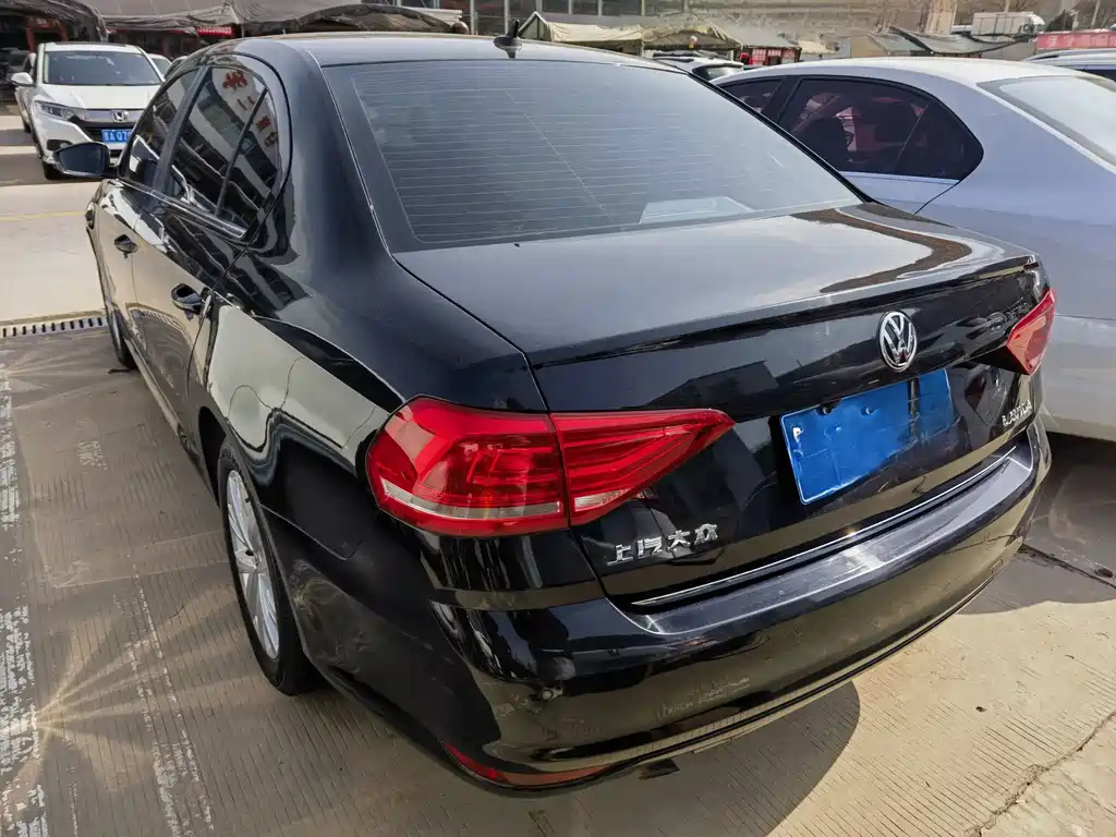 VOLKSWAGEN LAVIDA 2016