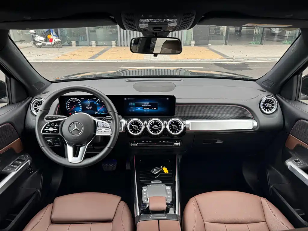 MERCEDES BENZ GLB 2023