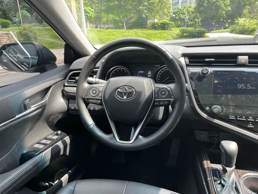 TOYOTA CAMRY 2020