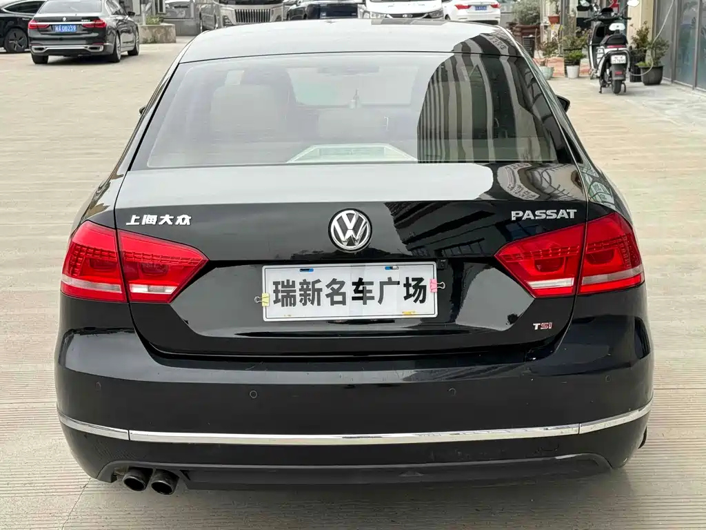 VOLKSWAGEN PASSAT 2013