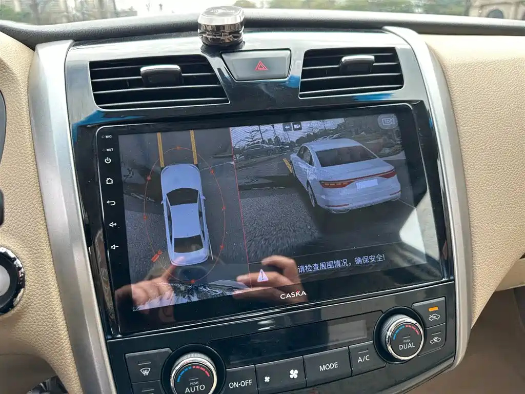 NISSAN TEANA 2015