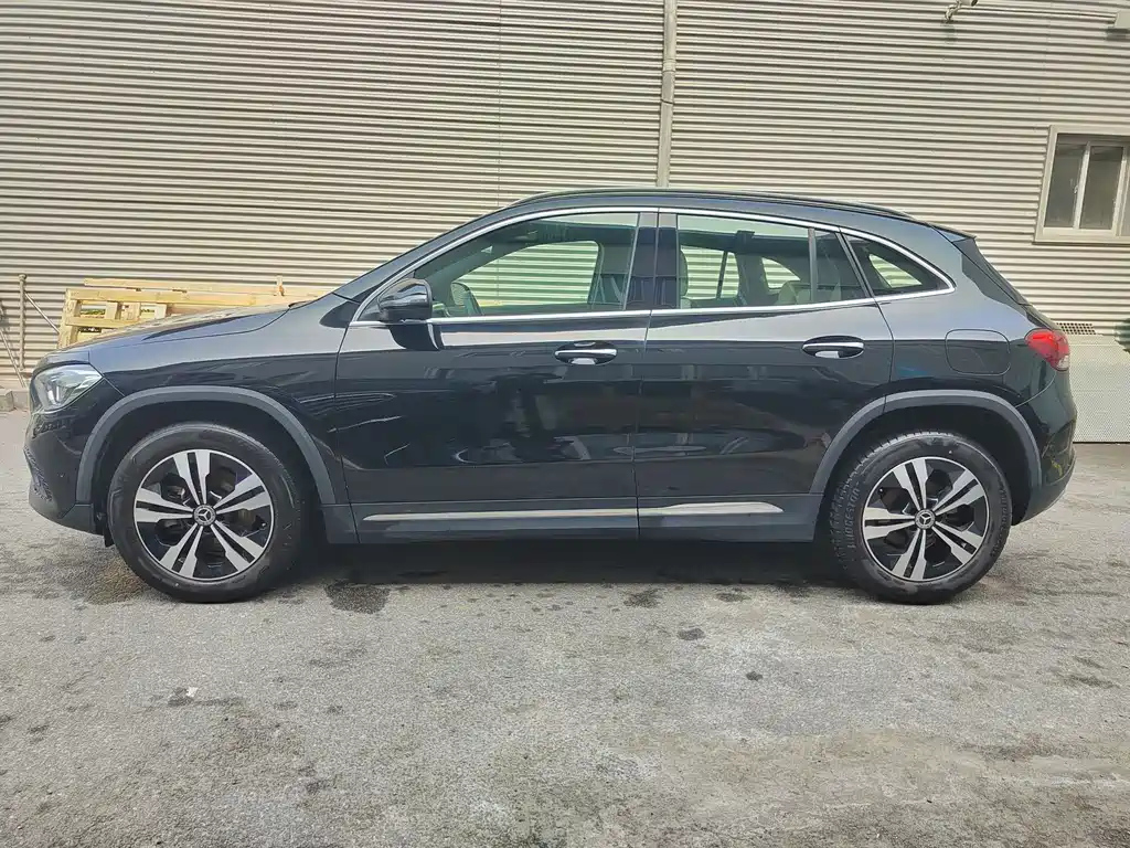 MERCEDES BENZ GLA 2021