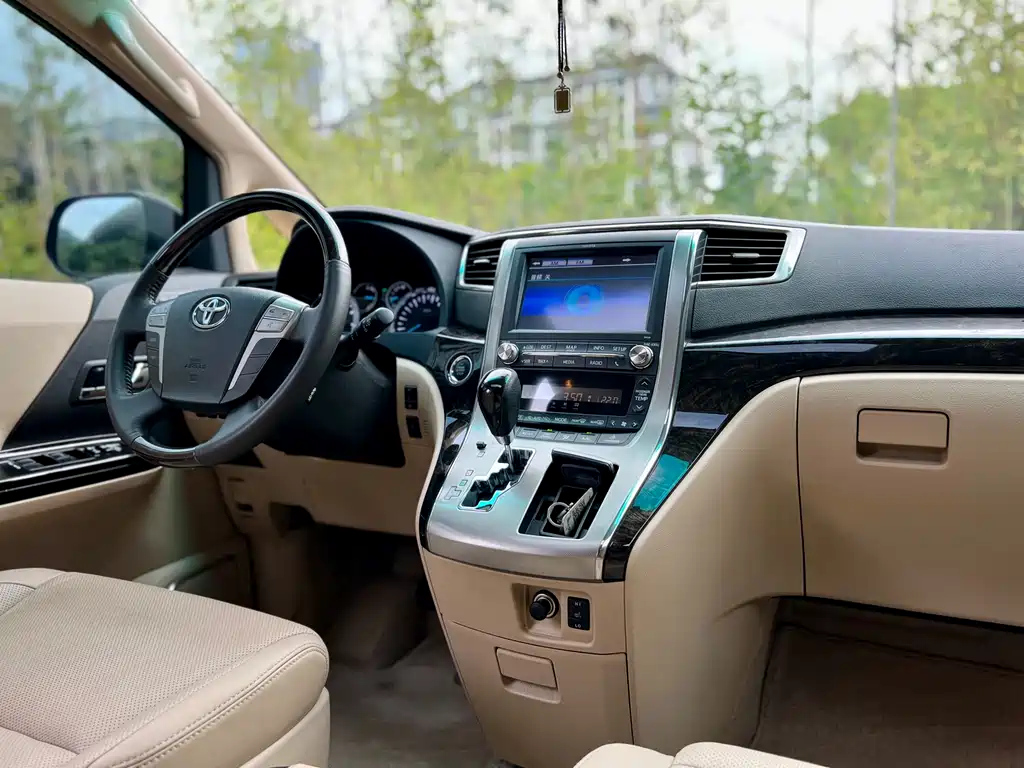 TOYOTA ALPHARD 2014