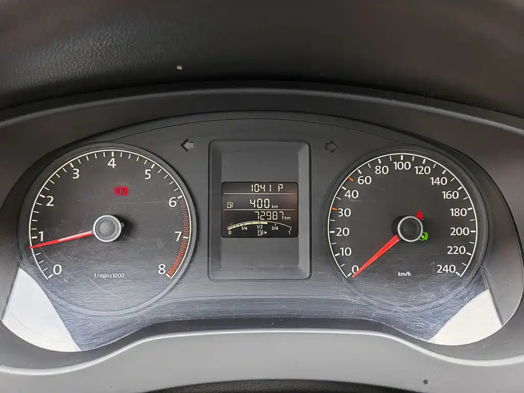 VOLKSWAGEN SAGITAR 2015