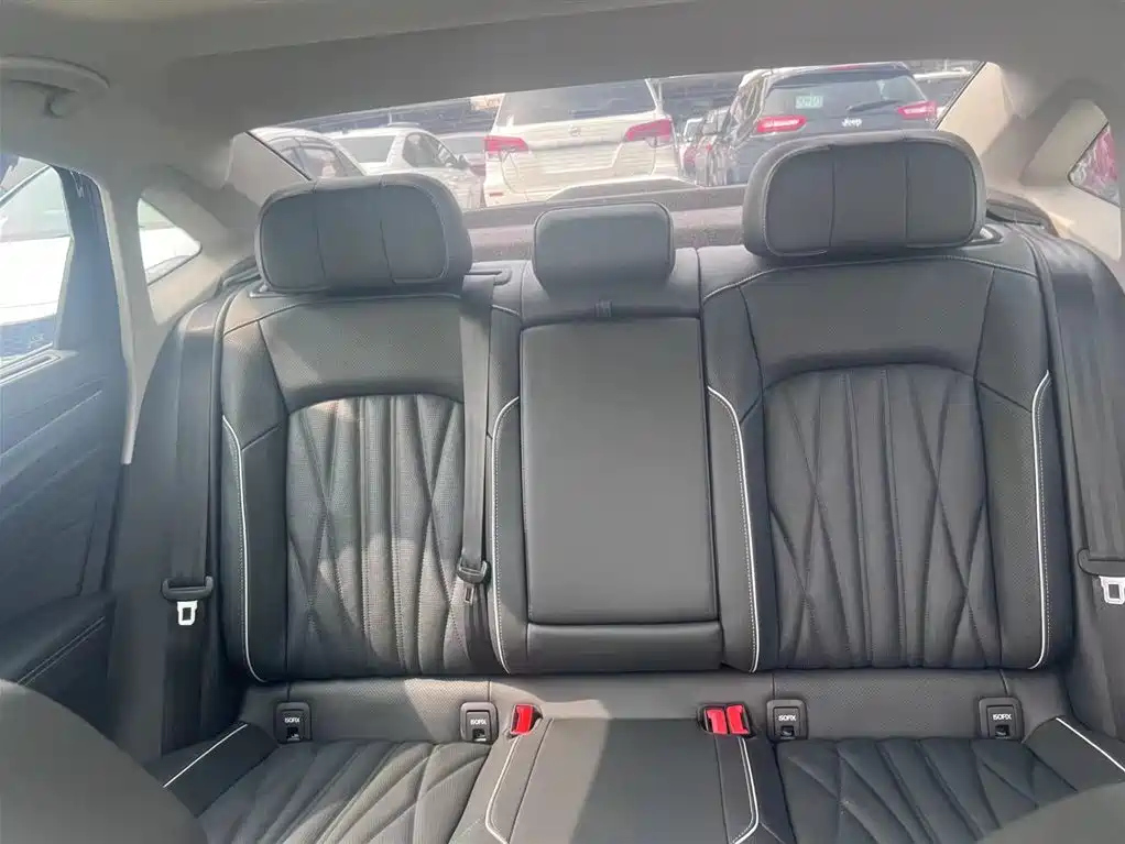 VOLKSWAGEN PASSAT 2023