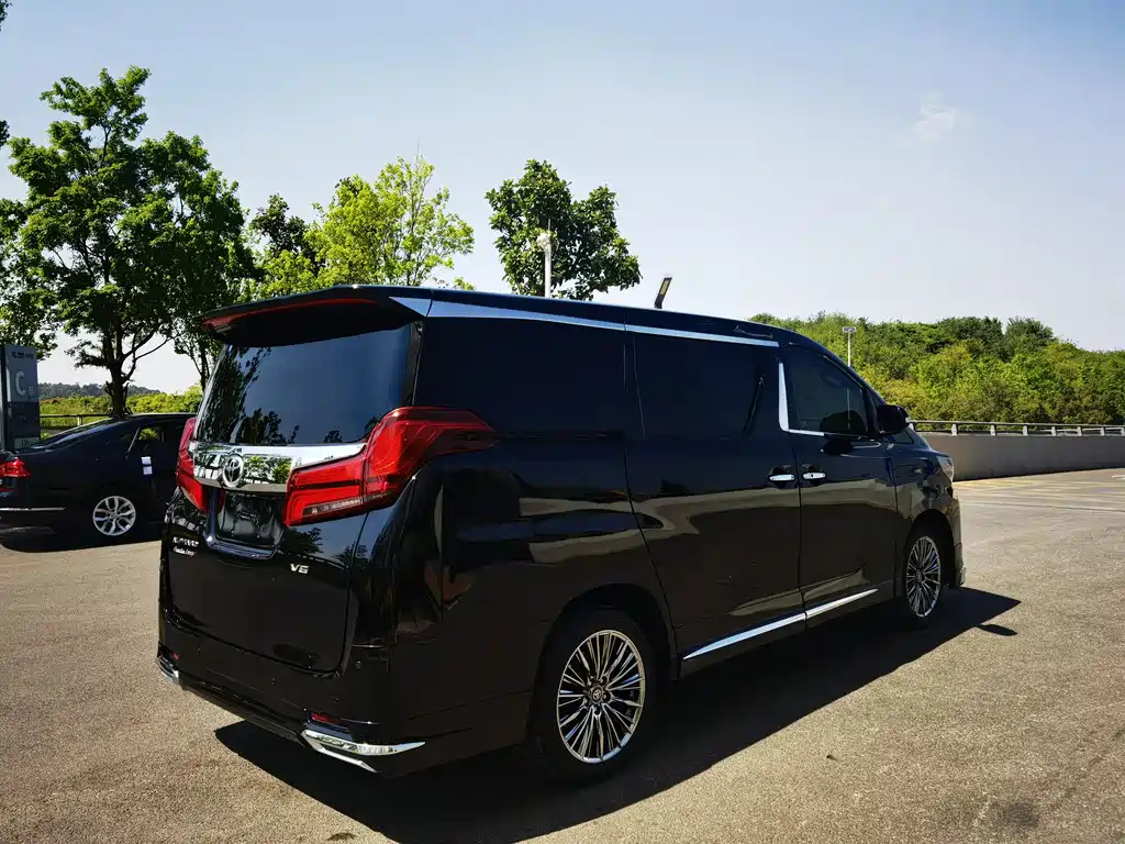 TOYOTA ALPHARD 2012