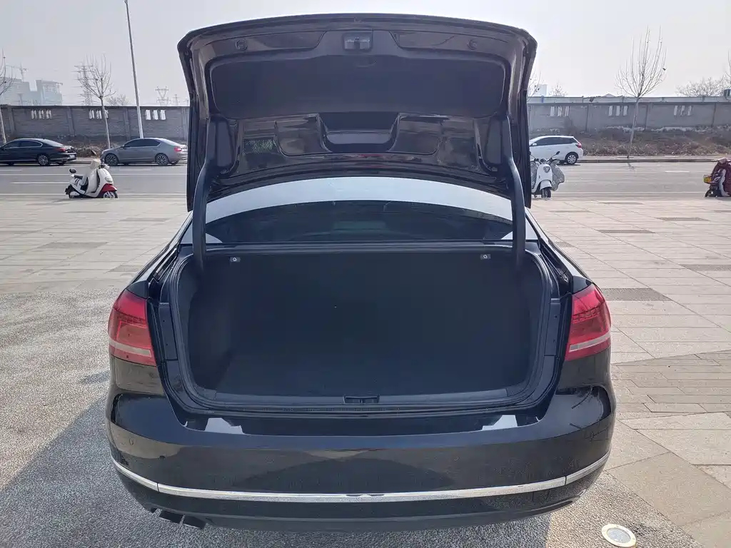 VOLKSWAGEN PASSAT 2016