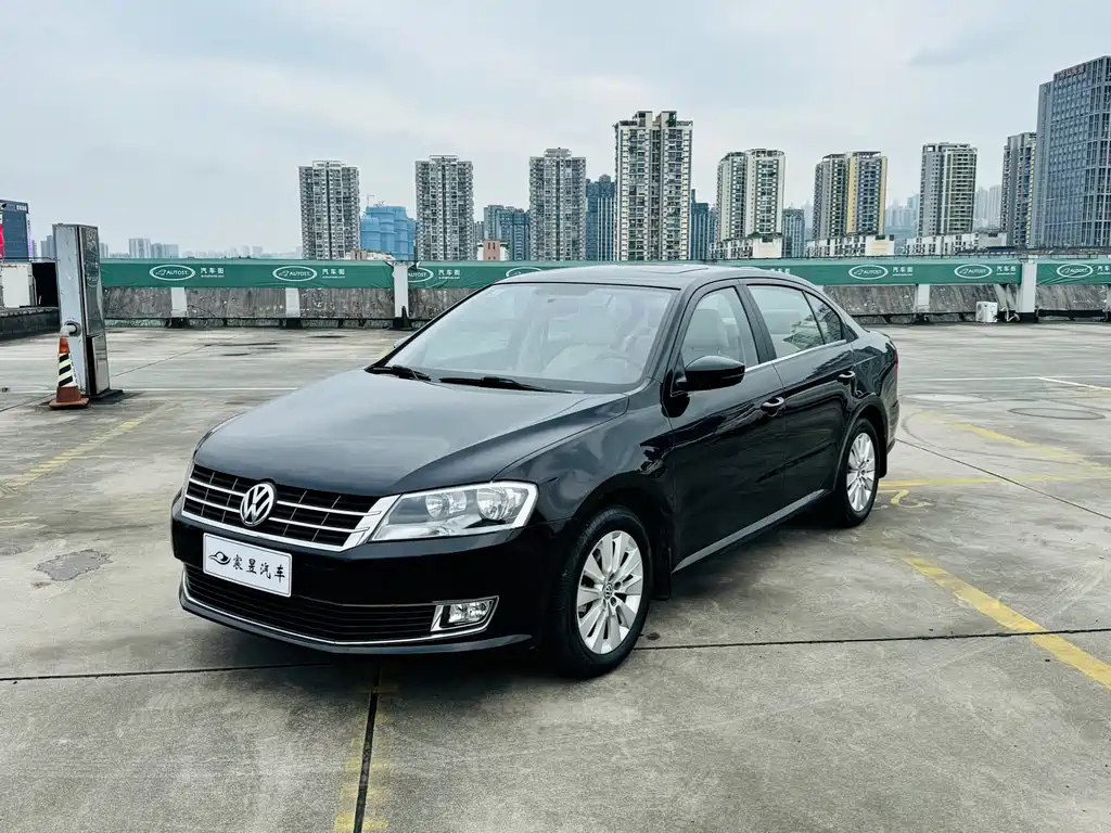 VOLKSWAGEN LAVIDA 2015