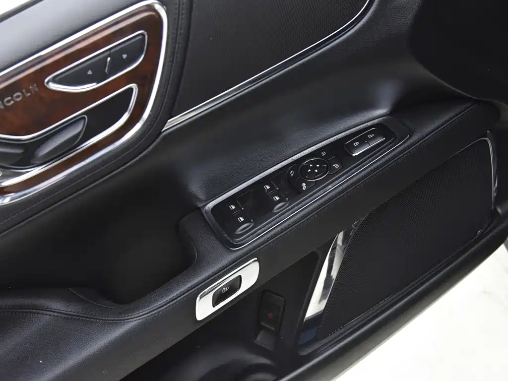 LINCOLN CONTINENTAL 2021