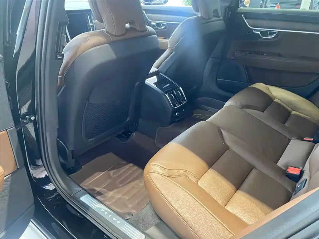 VOLVO S90 2024