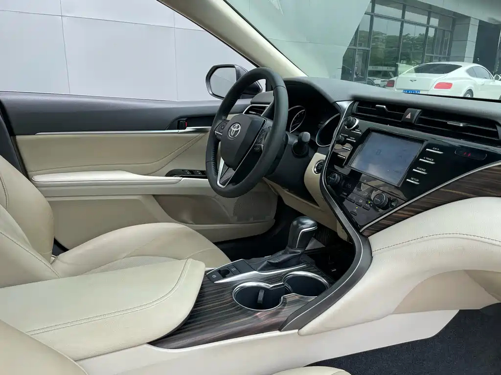 TOYOTA CAMRY 2018