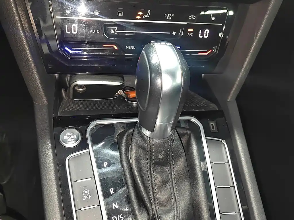 VOLKSWAGEN MAGOTAN 2020