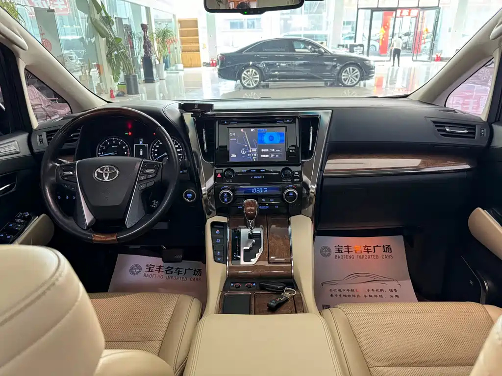 TOYOTA ALPHARD 2018