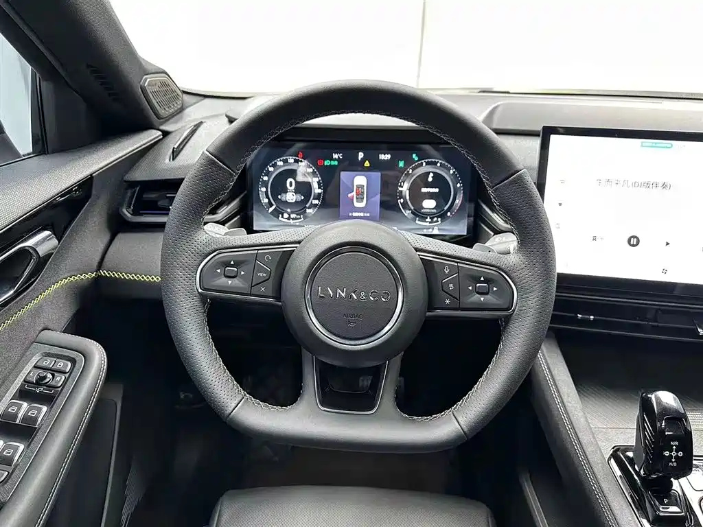 LYNK&CO 03 2022