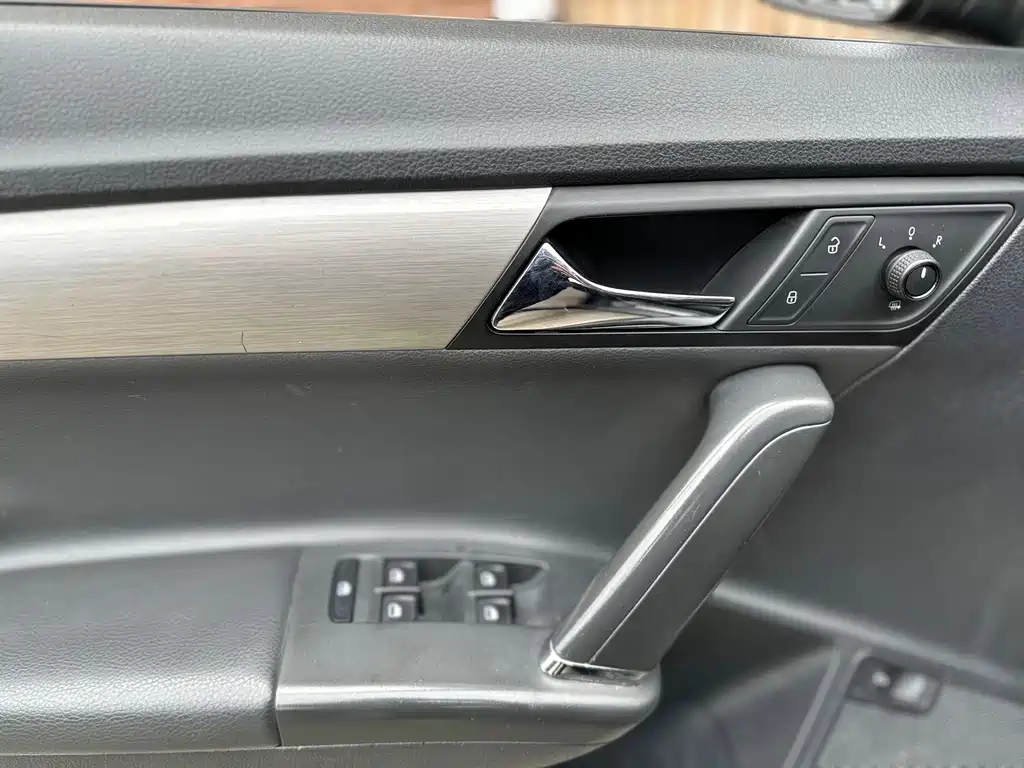 VOLKSWAGEN LAVIDA 2014