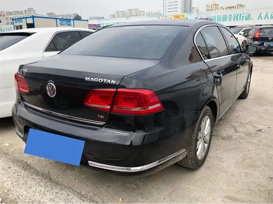 VOLKSWAGEN MAGOTAN 2011