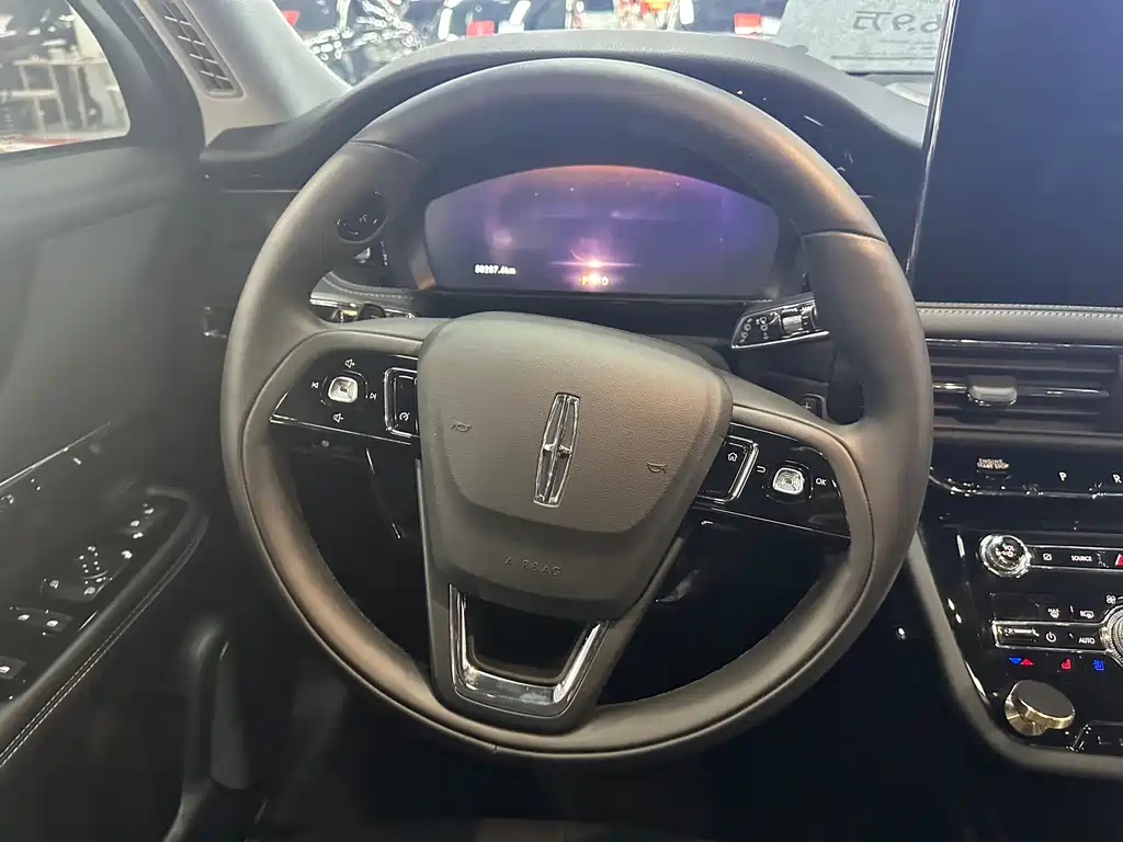 LINCOLN ADVENTURER 2022