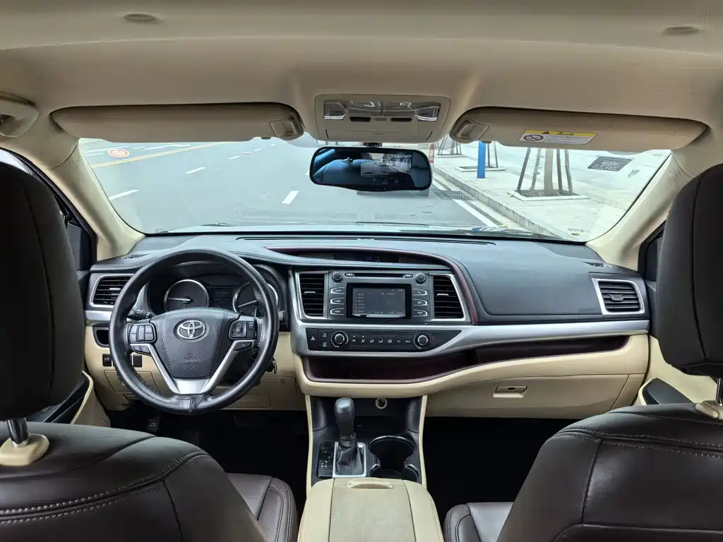 TOYOTA HIGHLANDER 2015
