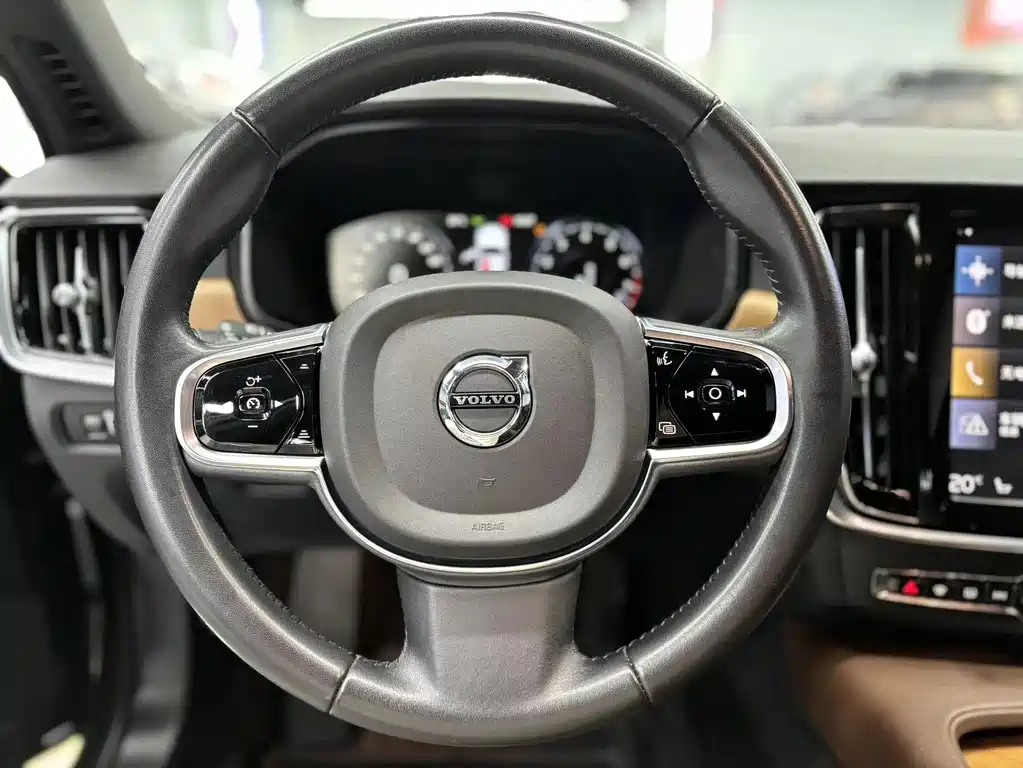 VOLVO S90 2021