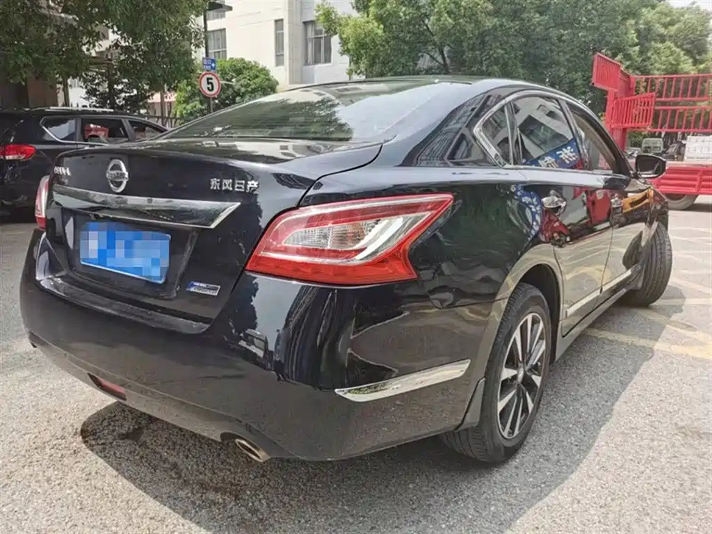 NISSAN TEANA 2015