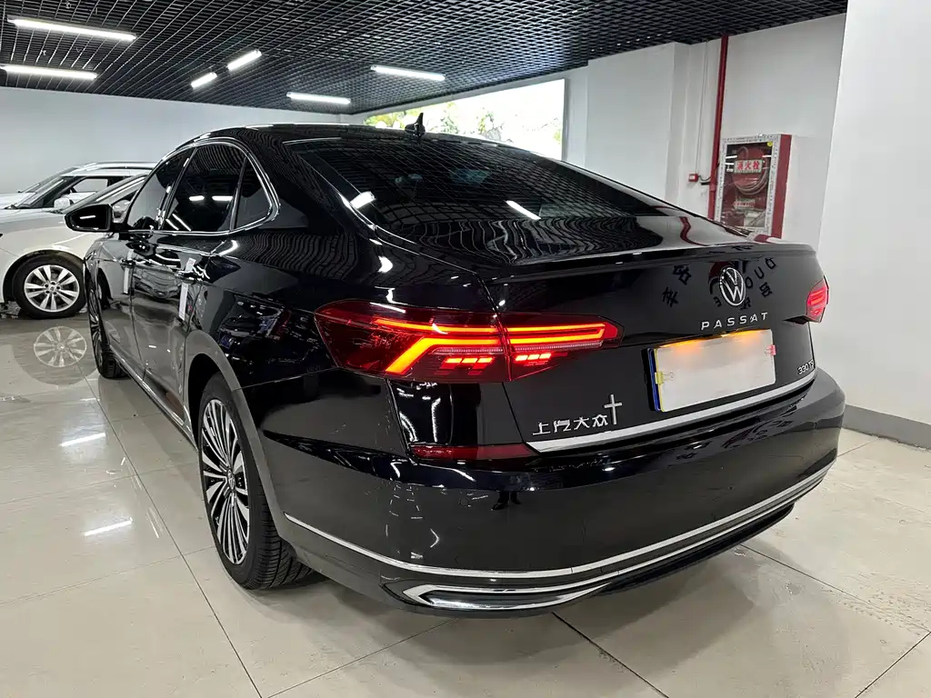 VOLKSWAGEN PASSAT 2021