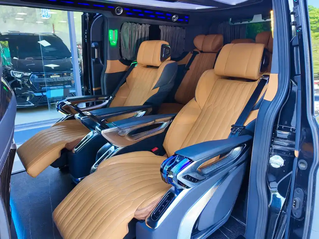 FORD TOUREO 2024
