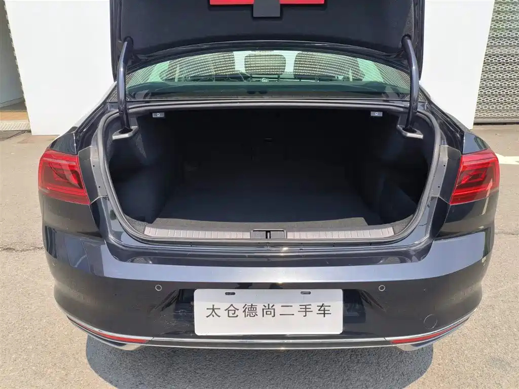 VOLKSWAGEN MAGOTAN 2023