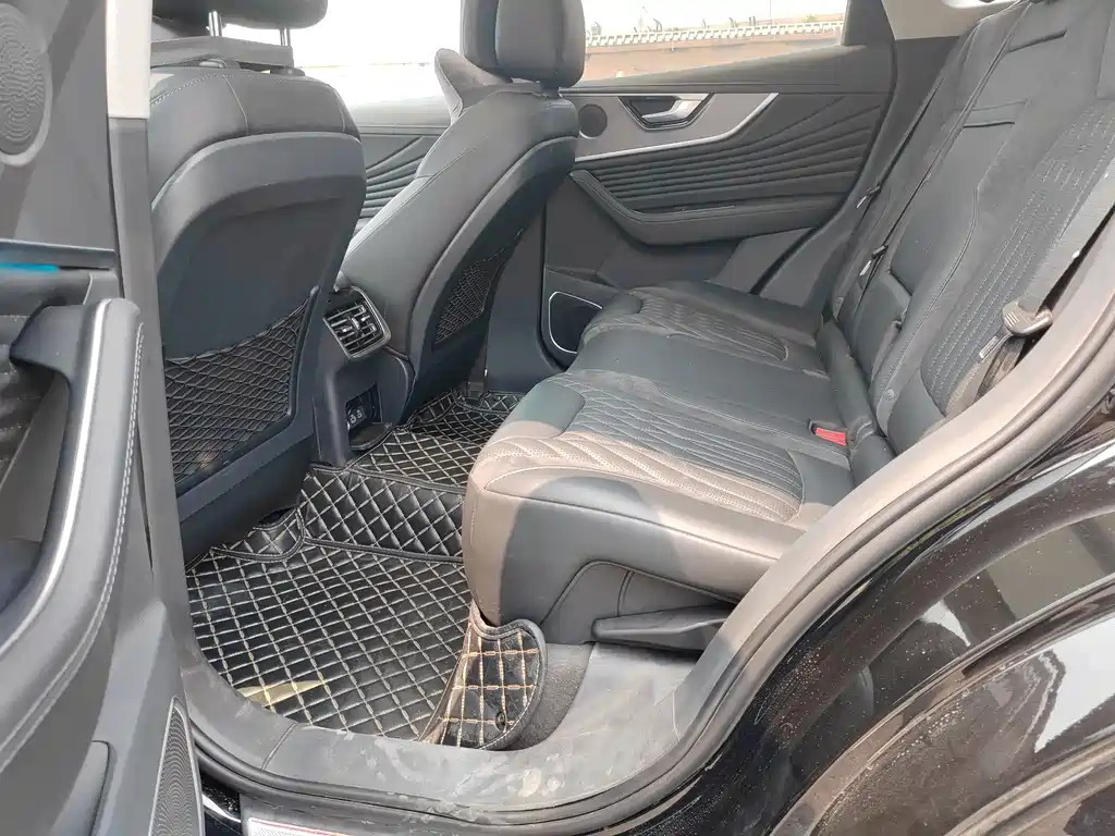 HONGQI HS5 2023