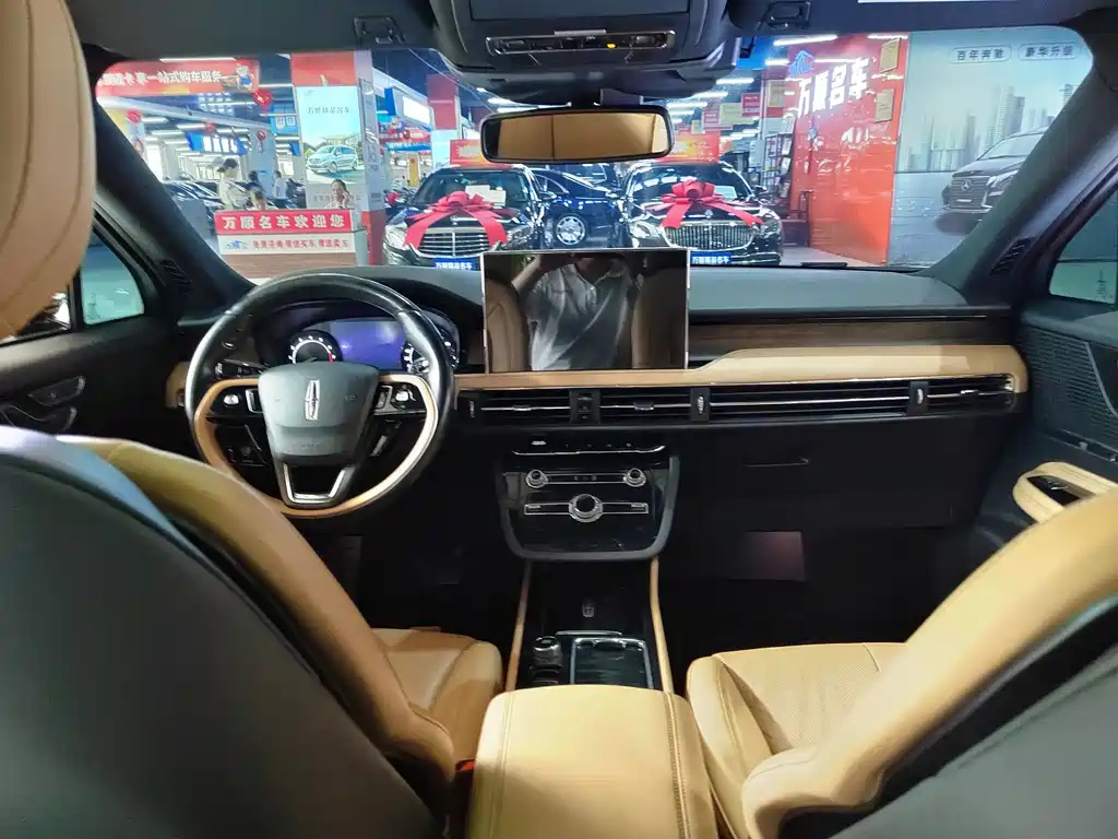 LINCOLN ADVENTURER 2021