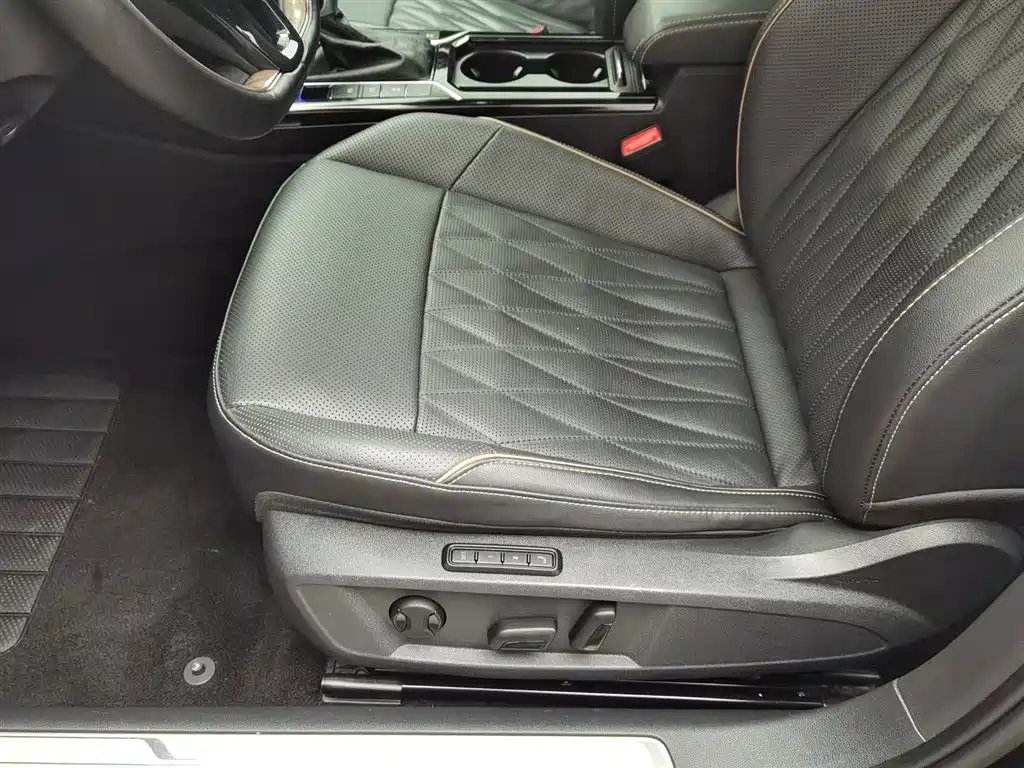VOLKSWAGEN PASSAT 2021