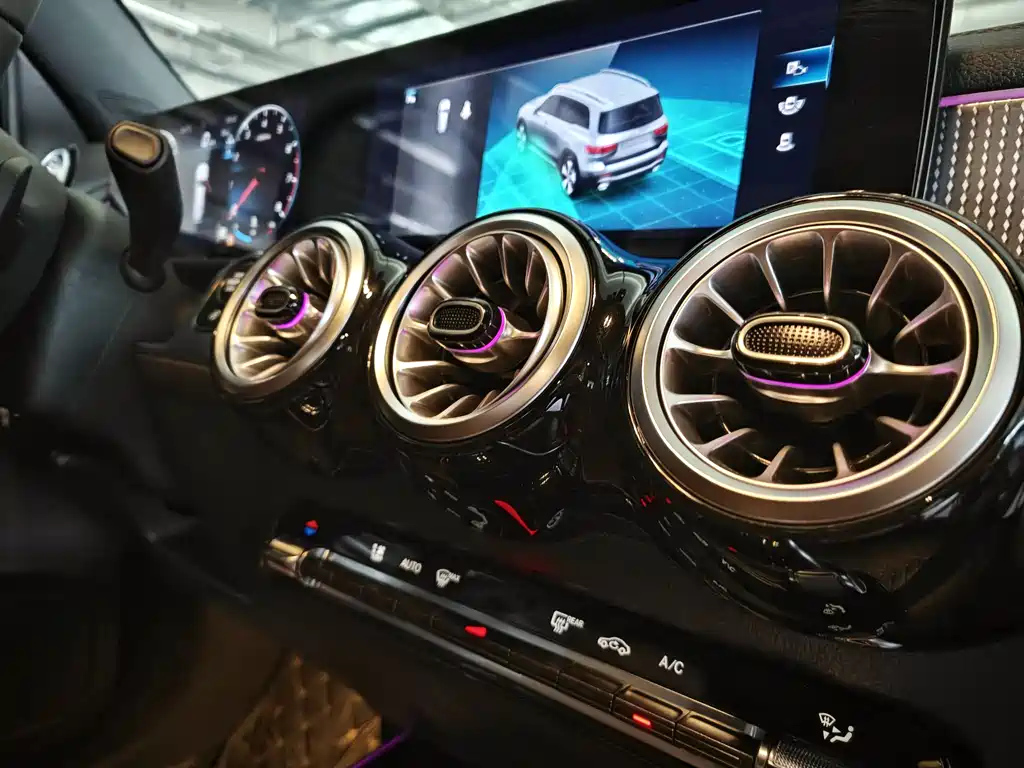 MERCEDES BENZ GLB 2023