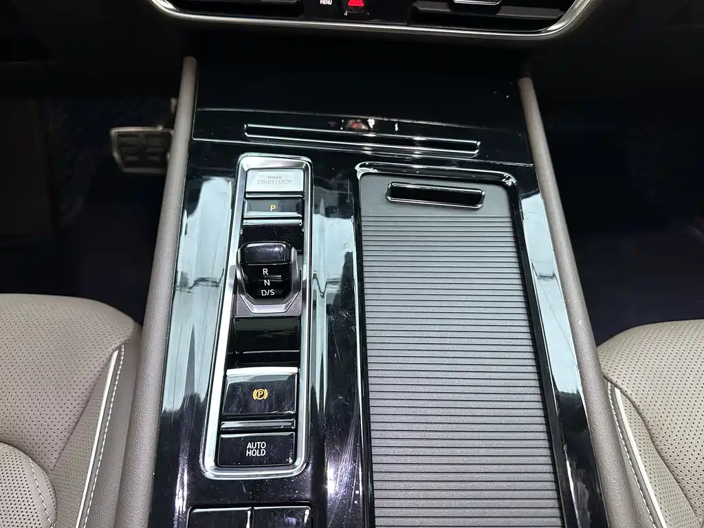 VOLKSWAGEN VILORAN 2022