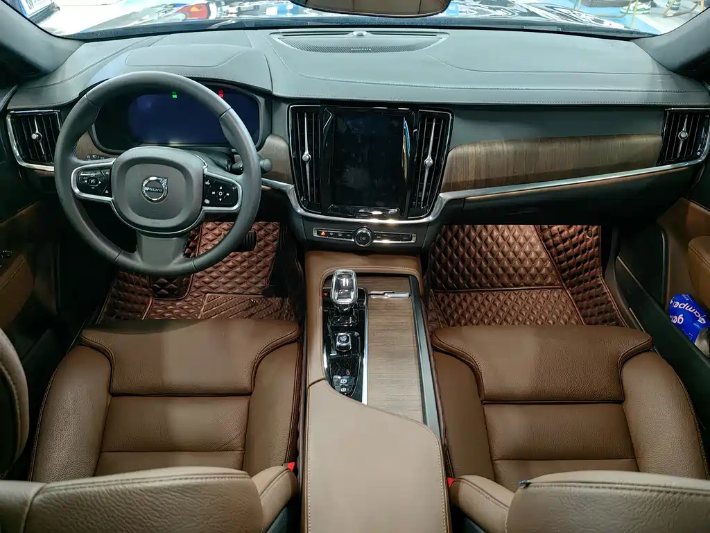 VOLVO S90 2023