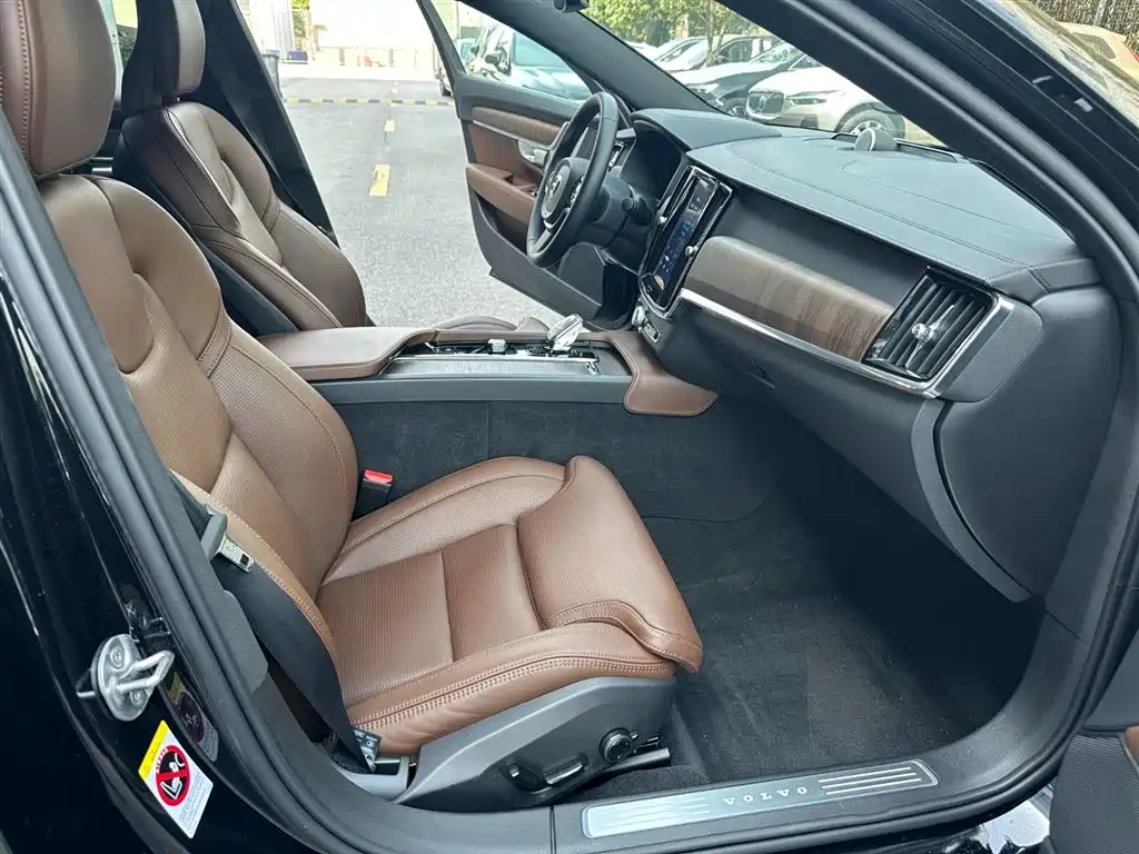 VOLVO S90 2023