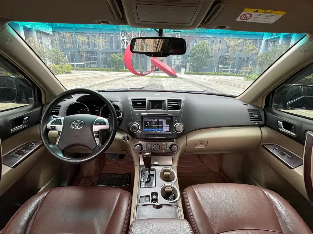 TOYOTA HIGHLANDER 2013