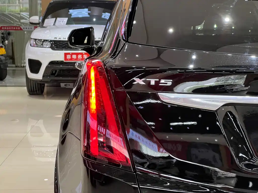 CADILLAC XT5 2021